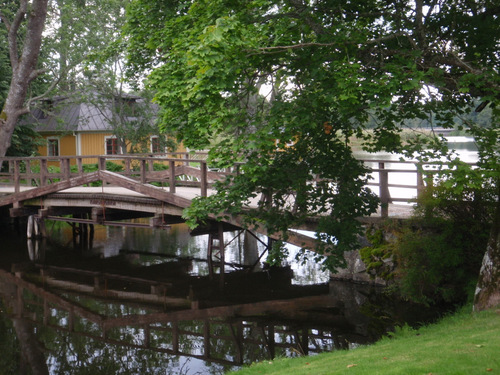 Entrance bridge.